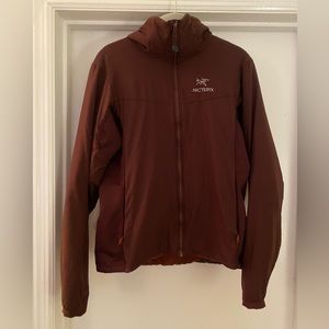 Arc’teryx Atom LT hoodie, women’s M, maroon color.  Great condition!